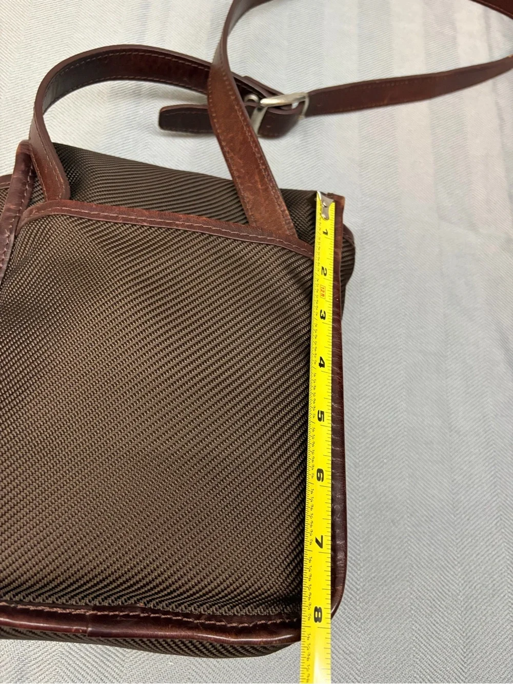 Filson Crossbody adjustable strap multi pocket chocolate brown sm. Field bag